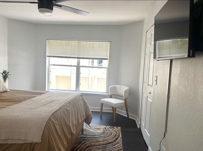 Building Photo - 708 Promenade Pl