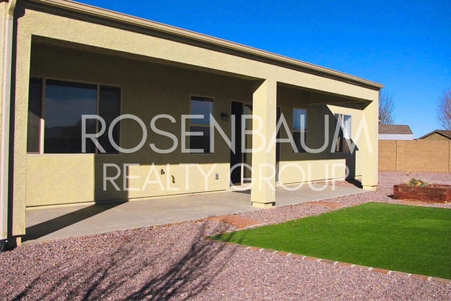 Building Photo - Gorgeous 3-bedrooms, 2-baths home in the b...