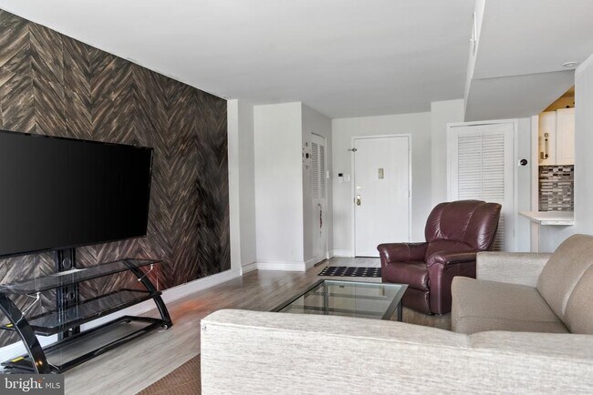 Building Photo - 5340 Holmes Run Pkwy