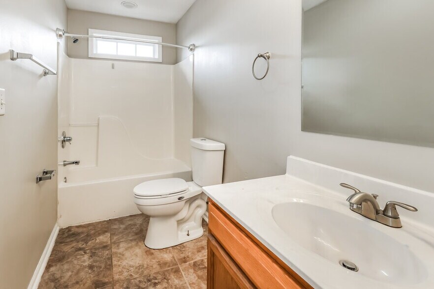 Building Photo - 90 Hillwood Dr