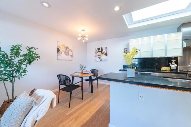 Building Photo - 1615 Hotel Cir S