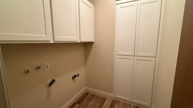 Building Photo - Must See! Beautiful 2-Bedroom Condo in the Heart of Fresno