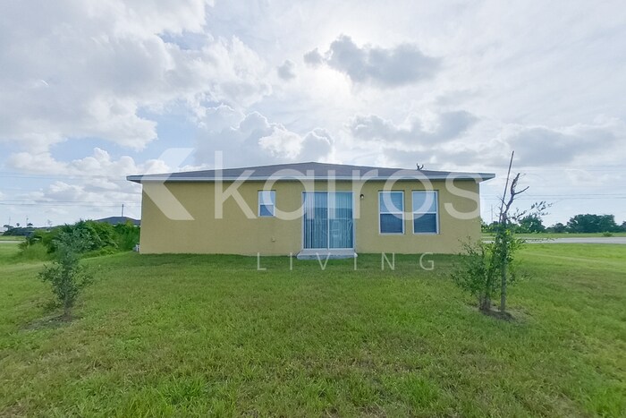 Building Photo - 1835 Nelson Rd N