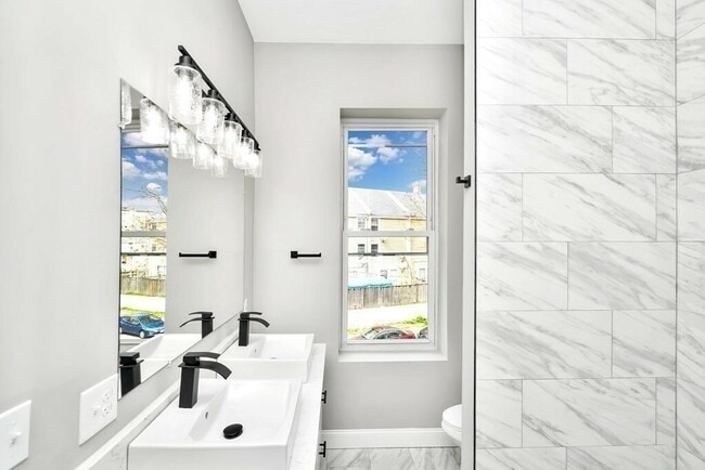 Building Photo - 14 Rockland St