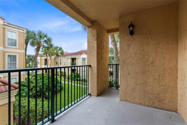 Building Photo - 755 Riverside Dr