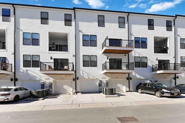 Building Photo - 1245 S Blount St