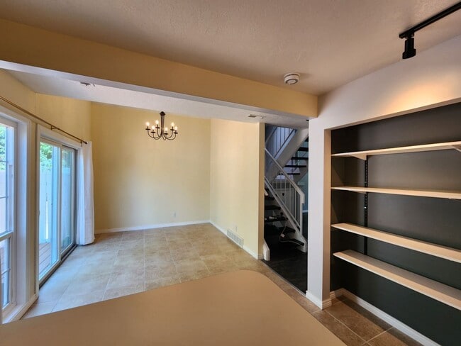 Building Photo - Rarely Available, One of a kind, luxurious...