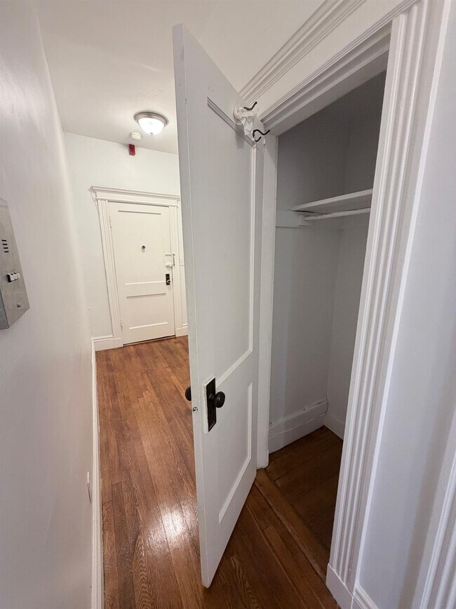 Building Photo - 70 Kirkland St