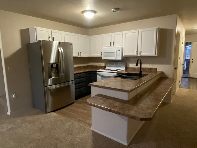 Building Photo - 6511 S Santa Rosa Pl