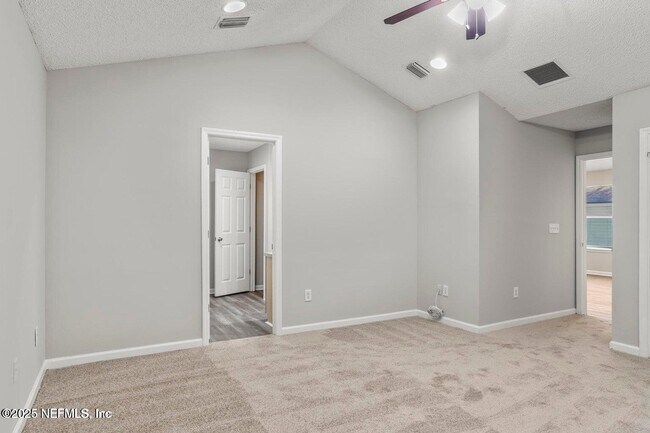 Building Photo - 3924 Victoria Landing Dr S