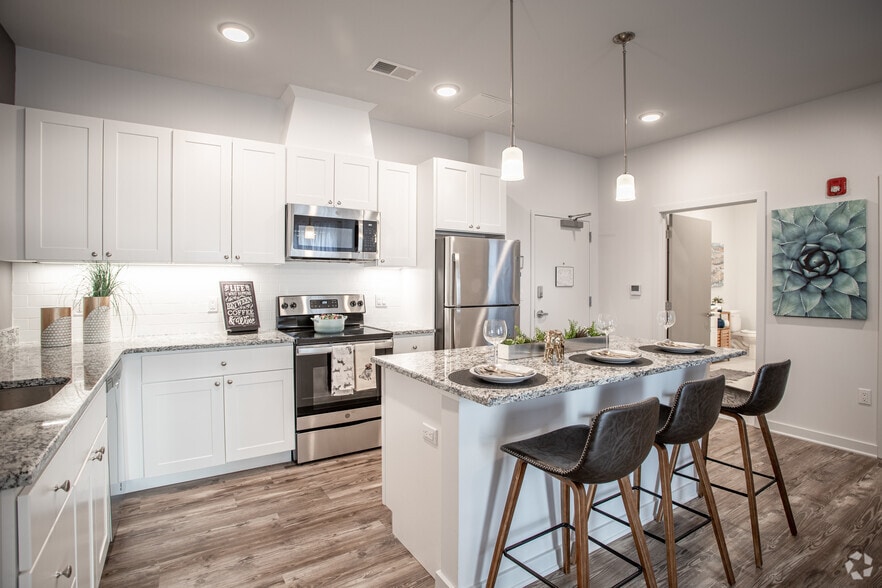 Kitchen - Poplar Square Apartments