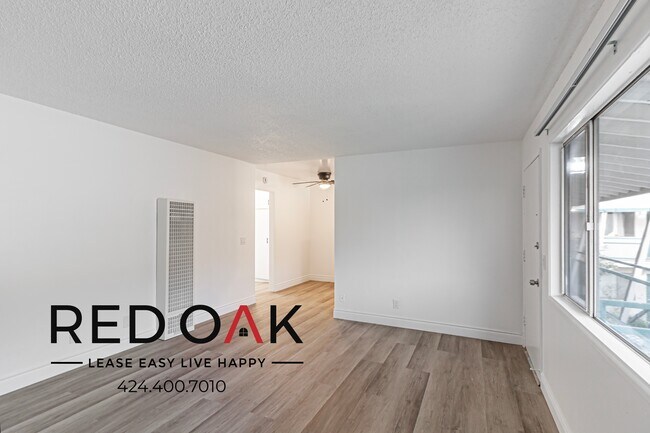 Building Photo - Bright and Welcoming One Bedroom with Air ...