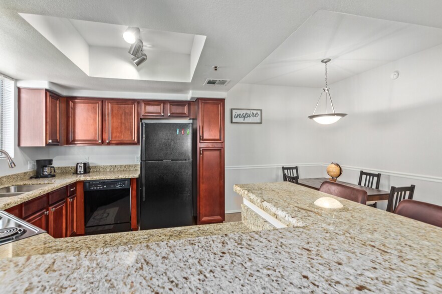 Building Photo - 4925 E Desert Cove Ave