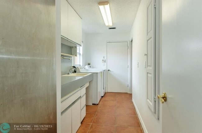 Building Photo - 1561 NW 101st Ave