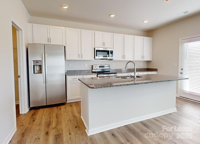 Building Photo - 154 Almaden St