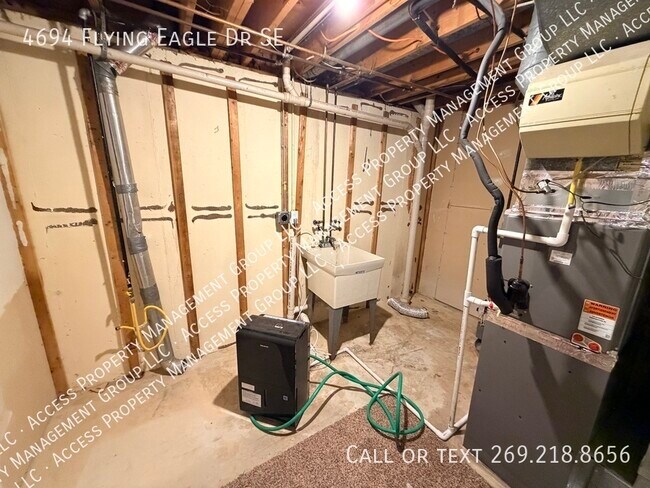 Building Photo - 4694 Flying Eagle Dr SE