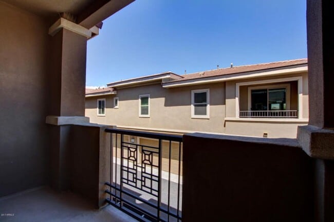 Building Photo - 3 BDRM W/DEN TOWNHOUSE IN PHX