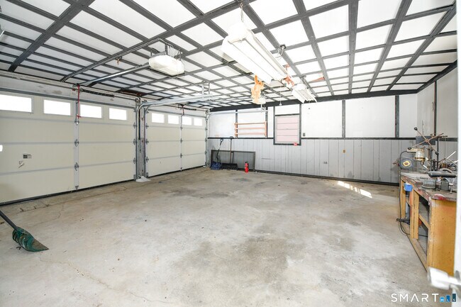 Building Photo - 90 Mary Ellen Dr