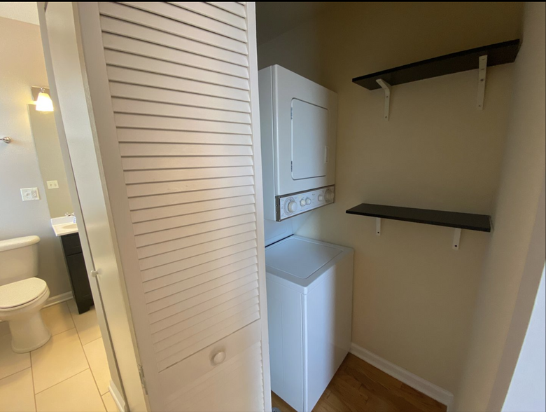 In Unit Laundry - 2807 W Lawrence Ave