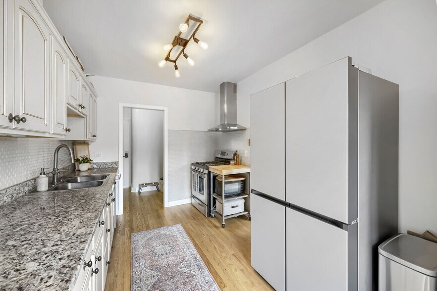 Building Photo - 3305 N Clay St