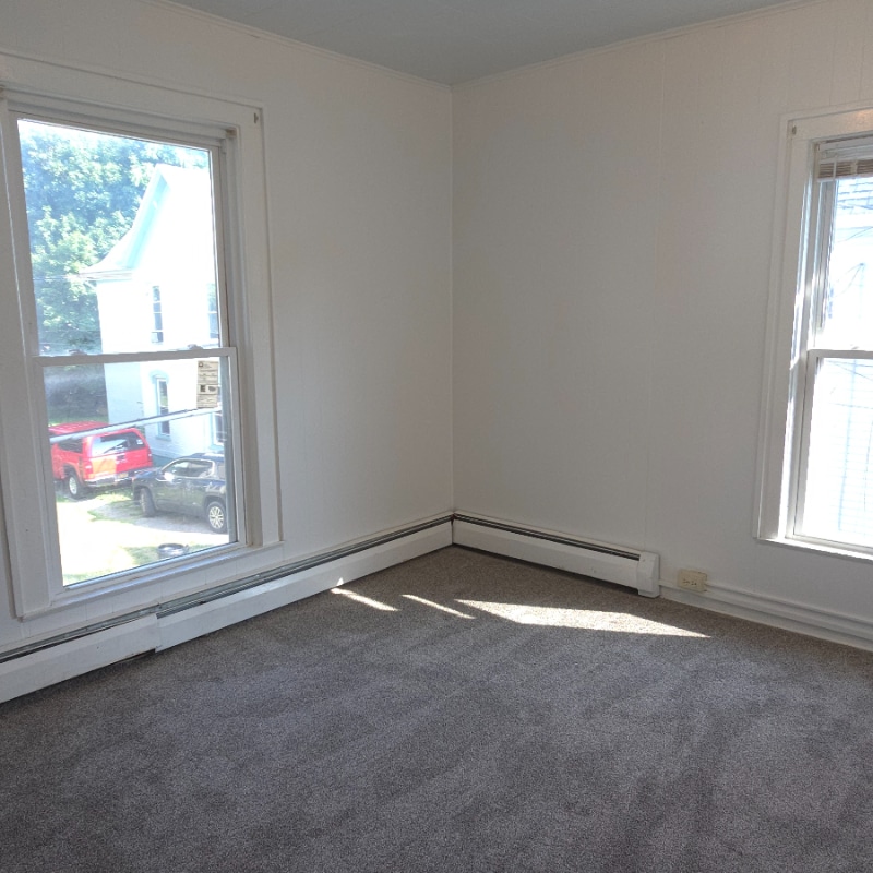 Building Photo - 19-21-21 Mcdougall Ave