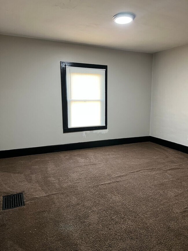 Building Photo - 1247 W Lee St