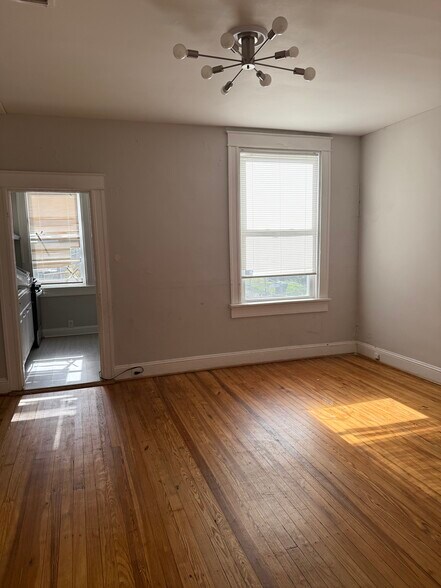 Building Photo - 741 Melville Ave