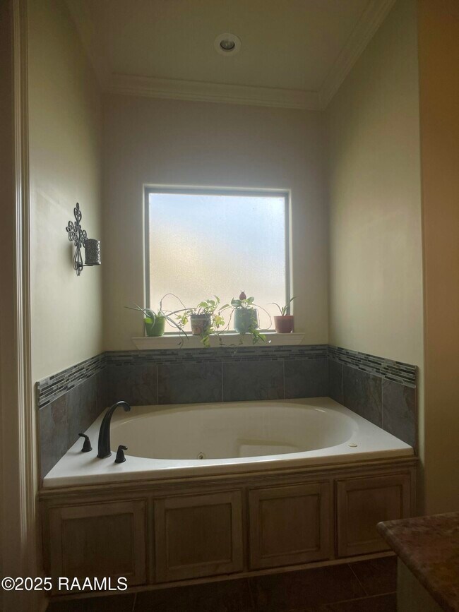 Building Photo - 144 Heathwood Dr