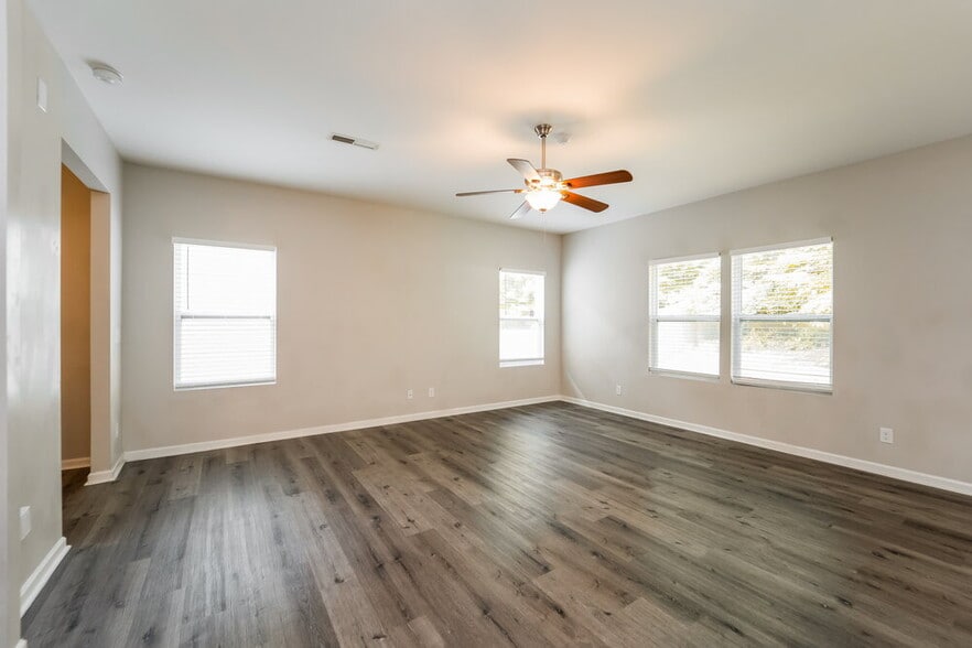 Building Photo - 630 Mountain Quail Dr