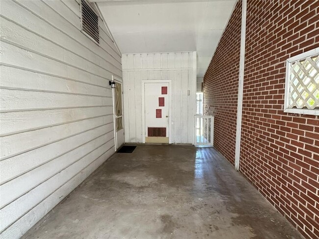 Building Photo - 5704 Cedardale Dr