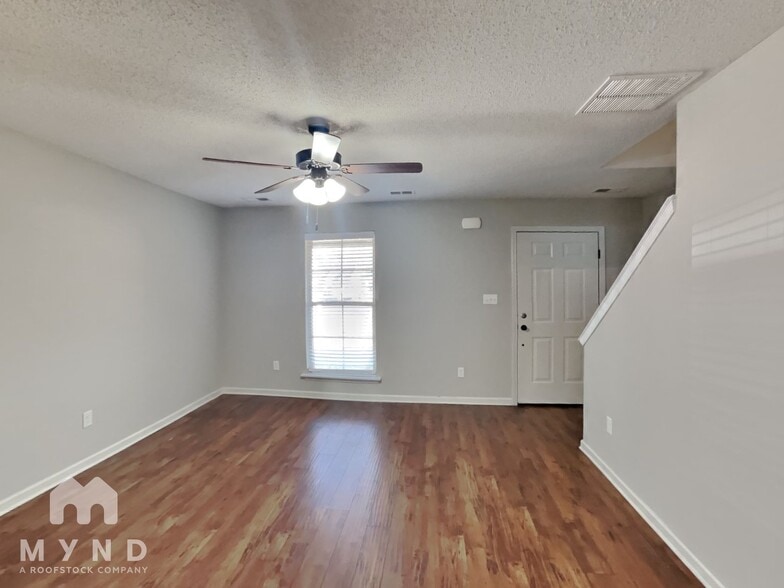 Building Photo - 160 Nicholas Dr