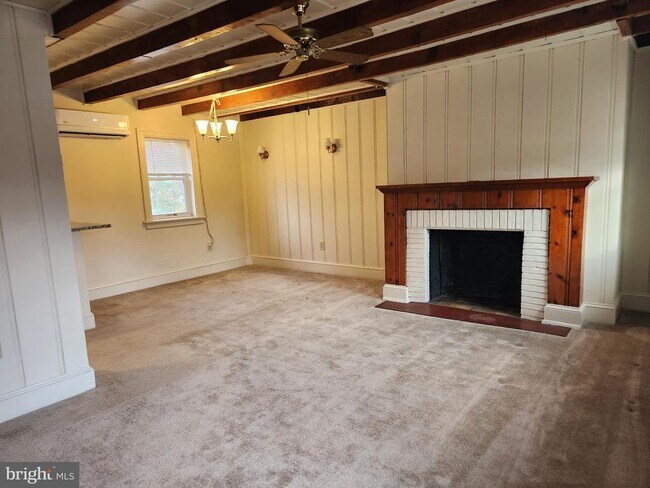 Building Photo - 9062 Washington St