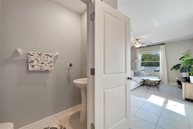Building Photo - 403 Royal Empress Dr
