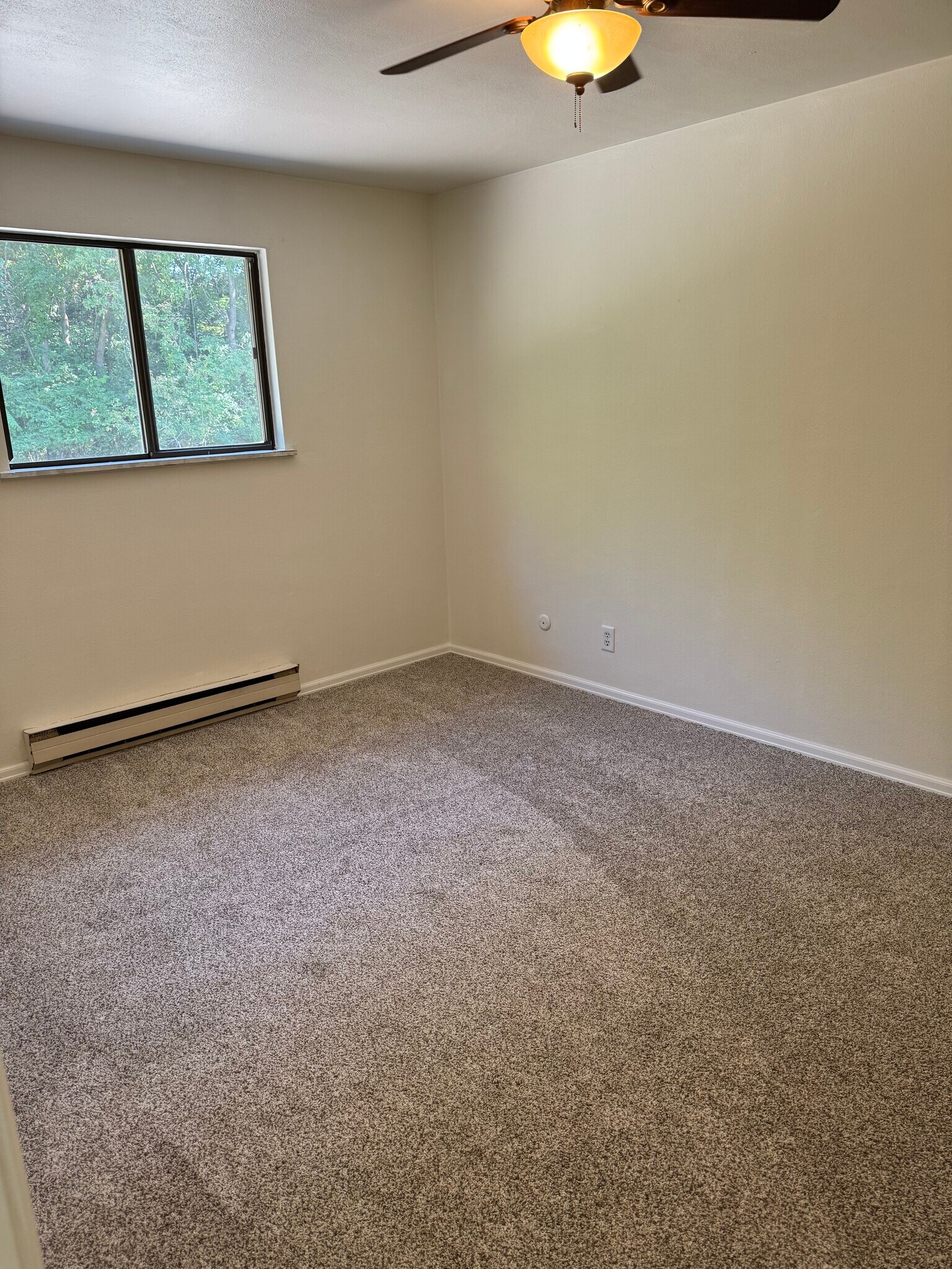 Building Photo - 1614 N Parkway Dr
