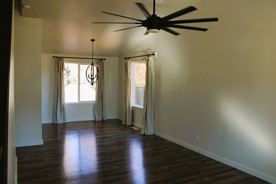 Living/Dining area - 11380 W Montana St