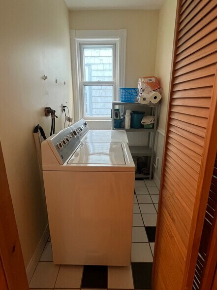 Building Photo - 53 Farragut Rd