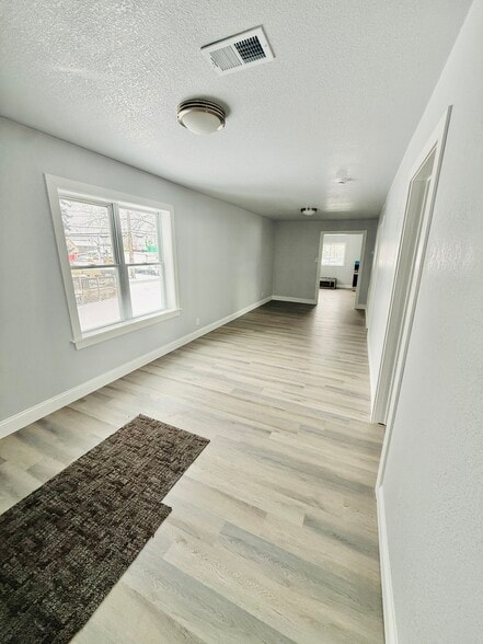 Building Photo - 1713 Maple St