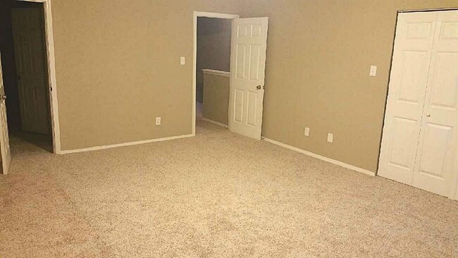 Building Photo - 17573 Red Oak Dr