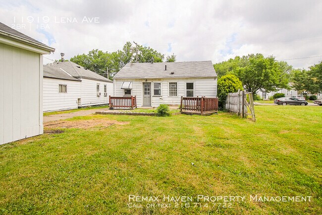 Building Photo - 11919 Lena Ave