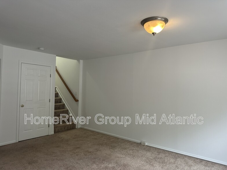 Building Photo - 8323 Green Heron Way
