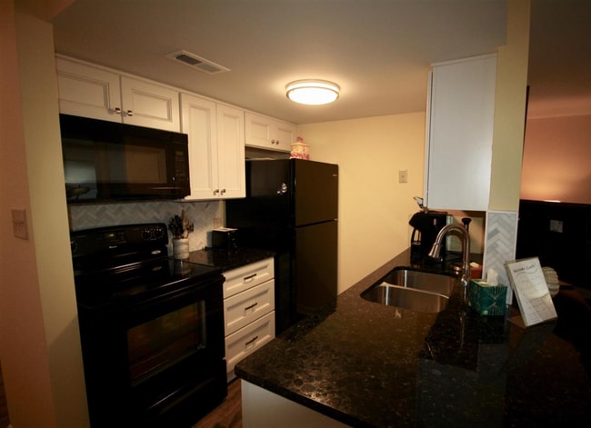 Building Photo - 800 St Andrews DriveLinville Gdns