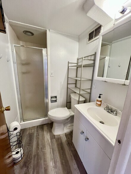 Building Photo - 360 W 4800 S