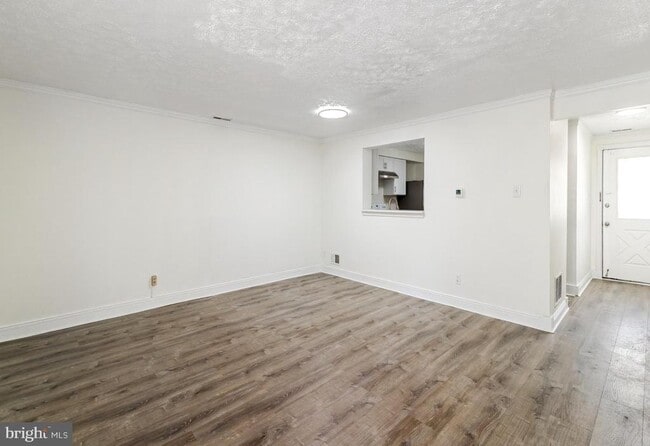 Building Photo - 8 Victoria Manor Ct