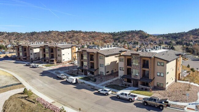 Building Photo - Westside 1 bed, 1 bath Luxury Apartment near Garden of the Gods