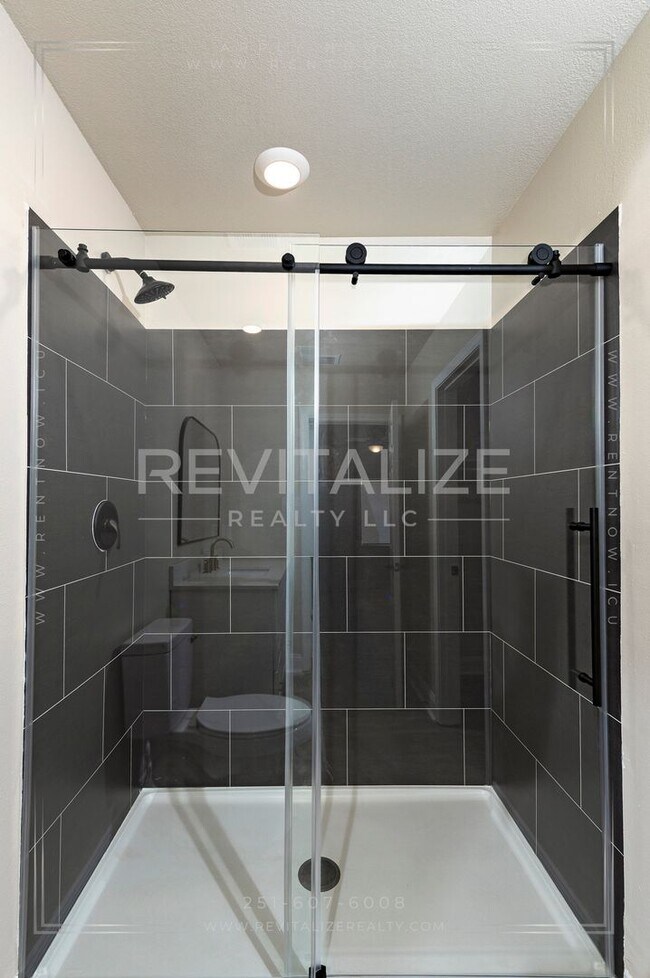 Building Photo - 1704 McGill Ave