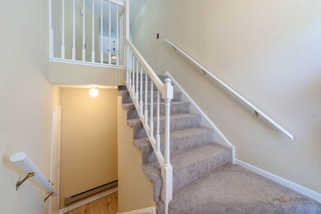 Building Photo - 305 Satinwood Terrace