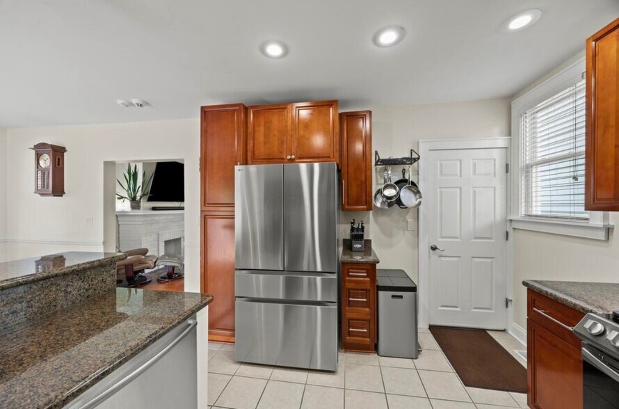 Kitchen 2 - 402 Southwood Ave