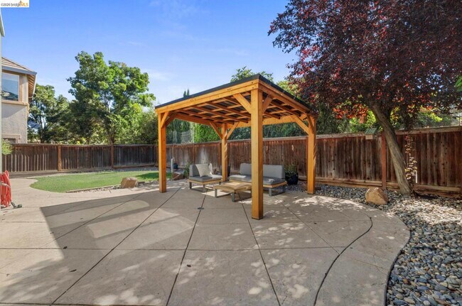Building Photo - 822 Shasta Daisy Dr