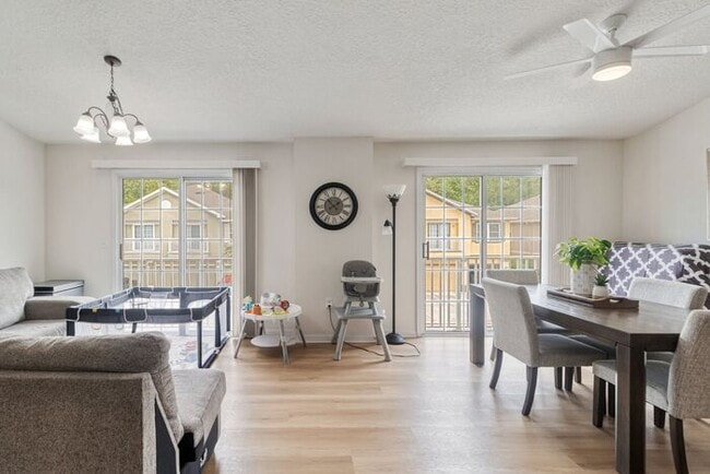 Building Photo - Charming 2 Bedroom/2 Bathroom Wesley Chape...