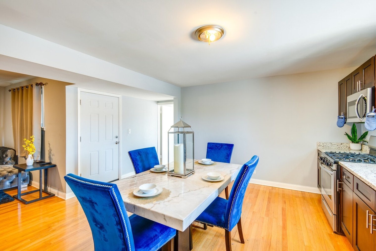 Building Photo - 8136 S Kedzie Ave